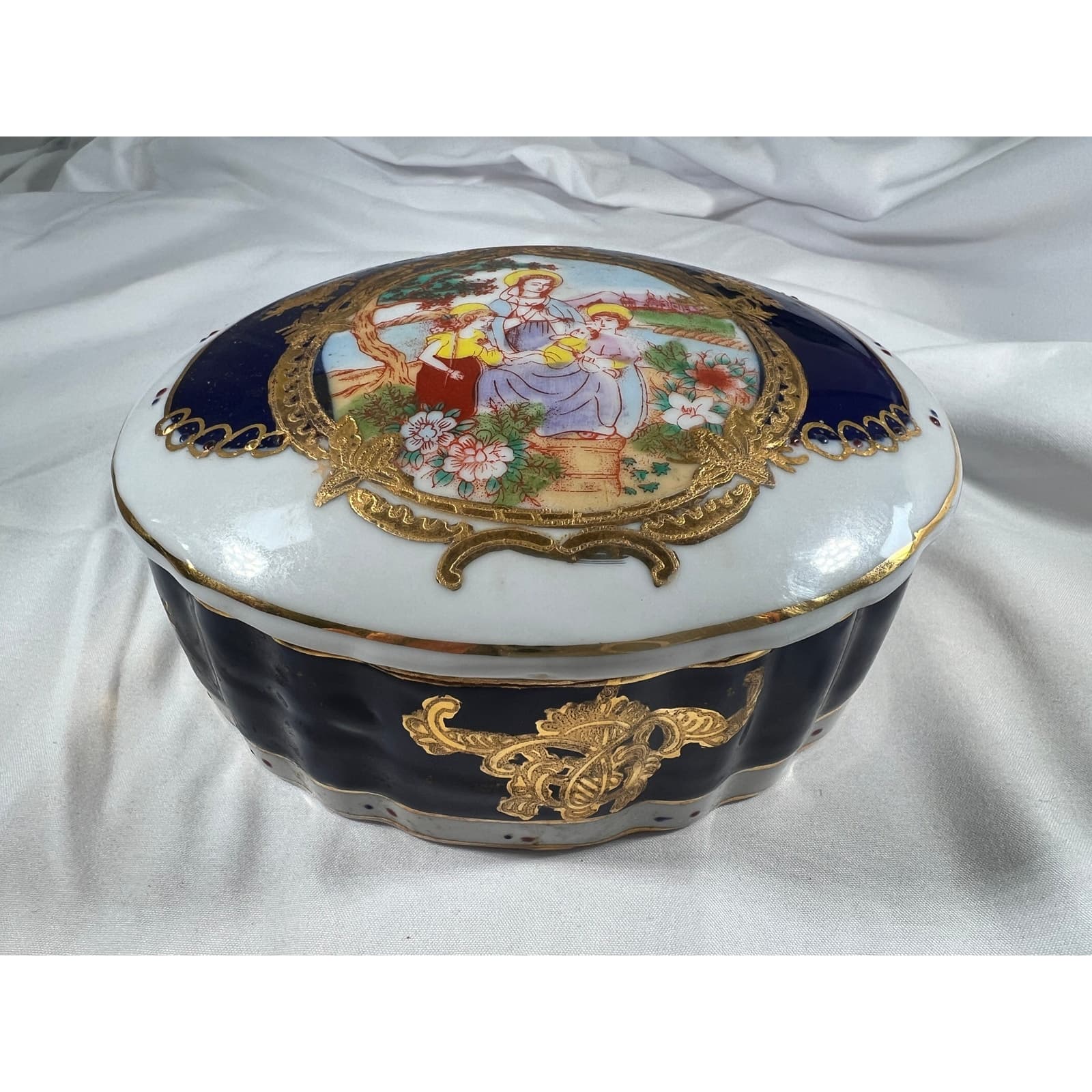 L.F. Limoges P.R.C. Fine Porcelain Trinket Box with Lid RARE Religious Vintage - Thumbnail 4