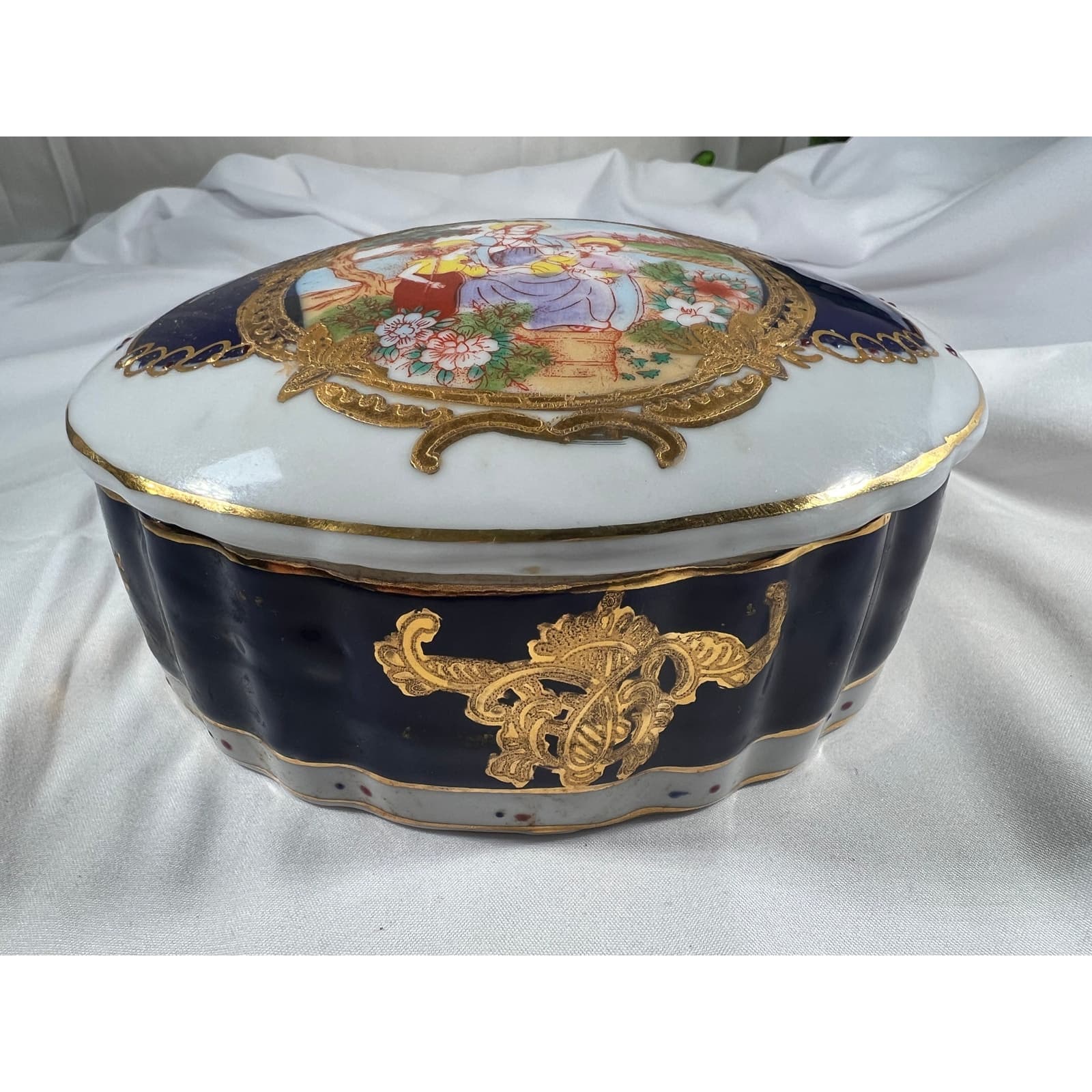 L.F. Limoges P.R.C. Fine Porcelain Trinket Box with Lid RARE Religious Vintage - Thumbnail 2