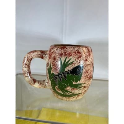 EUC Pottery MUG Iguana Carved Handcraft Vintage Ceramic Handcarved