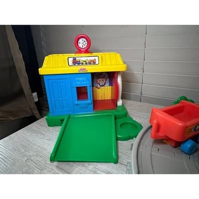 Fisher-Price Train Set Complete 2008 Conductor Animals Buildings Tracks Sign R/R - Thumbnail 6