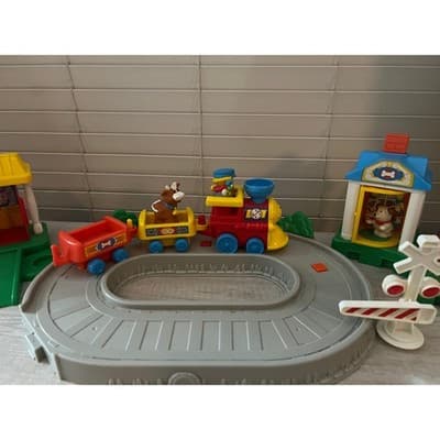 Fisher-Price Train Set Complete 2008 Conductor Animals Buildings Tracks Sign R/R - Thumbnail 2