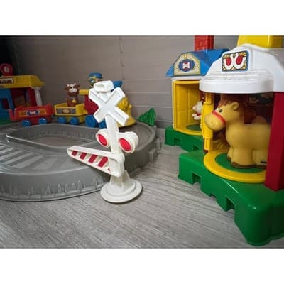 Fisher-Price Train Set Complete 2008 Conductor Animals Buildings Tracks Sign R/R - Thumbnail 9
