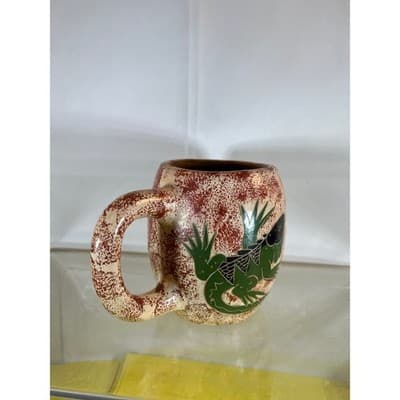 EUC Pottery MUG Iguana Carved Handcraft Vintage Ceramic Handcarved - Thumbnail 2