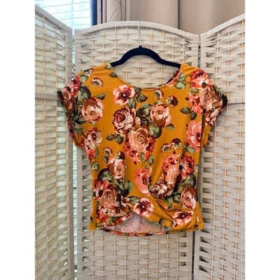 By & By Flower Print Short Cap Sleeve Blouse S Yellow Front Twist Details Crop - Thumbnail 2