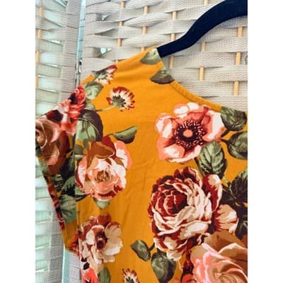 By & By Flower Print Short Cap Sleeve Blouse S Yellow Front Twist Details Crop - Thumbnail 6