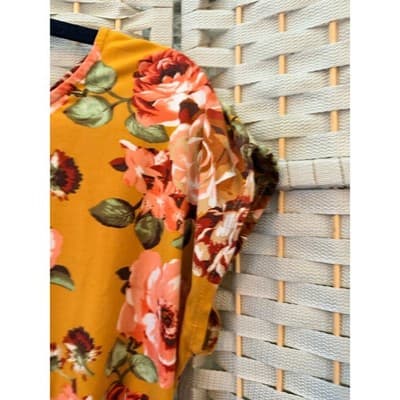 By & By Flower Print Short Cap Sleeve Blouse S Yellow Front Twist Details Crop - Thumbnail 5