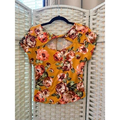 By & By Flower Print Short Cap Sleeve Blouse S Yellow Front Twist Details Crop - Thumbnail 7