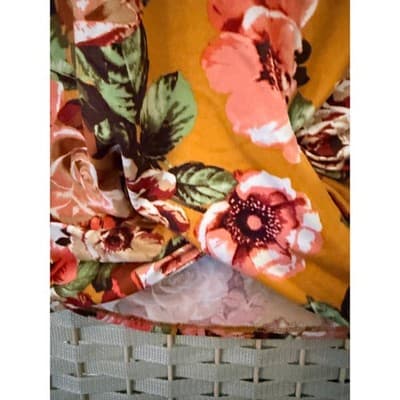 By & By Flower Print Short Cap Sleeve Blouse S Yellow Front Twist Details Crop - Thumbnail 4