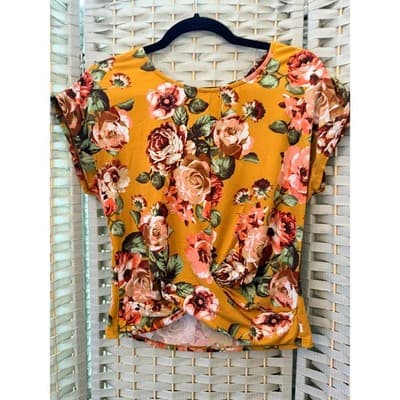 By & By Flower Print Short Cap Sleeve Blouse S Yellow Front Twist Details Crop - Thumbnail 3