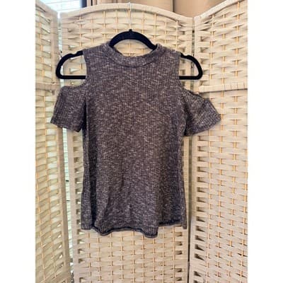 Socialite Teen Sweater Top Medium Gray Cold Shoulder Short Sleeve Lightweight