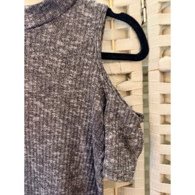 Socialite Teen Sweater Top Medium Gray Cold Shoulder Short Sleeve Lightweight - Thumbnail 7