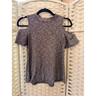 Socialite Teen Sweater Top Medium Gray Cold Shoulder Short Sleeve Lightweight - Thumbnail 2