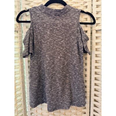Socialite Teen Sweater Top Medium Gray Cold Shoulder Short Sleeve Lightweight - Thumbnail 9