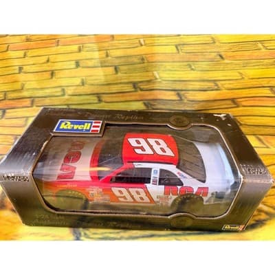 Revell 1997 John Andretti #98 RCA Ford Thunderbird 1:24 Die Cast NASCAR NIB NEW