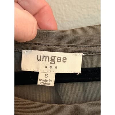 Umgee Scalloped Blouse Women's Gray Short Sleeve Crew Neck Blouse Small EUC - Thumbnail 5