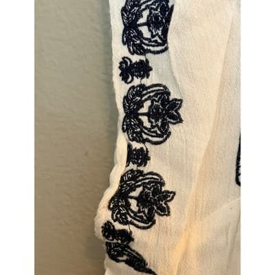 Forever 21 Embroidered Peasant Smocked Style Sleeveless Top White Blue XL NWOT - Thumbnail 4