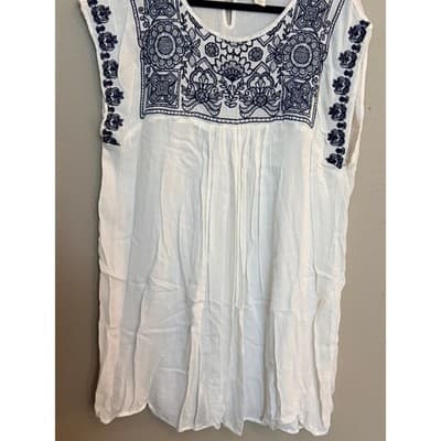 Forever 21 Embroidered Peasant Smocked Style Sleeveless Top White Blue XL NWOT - Thumbnail 2