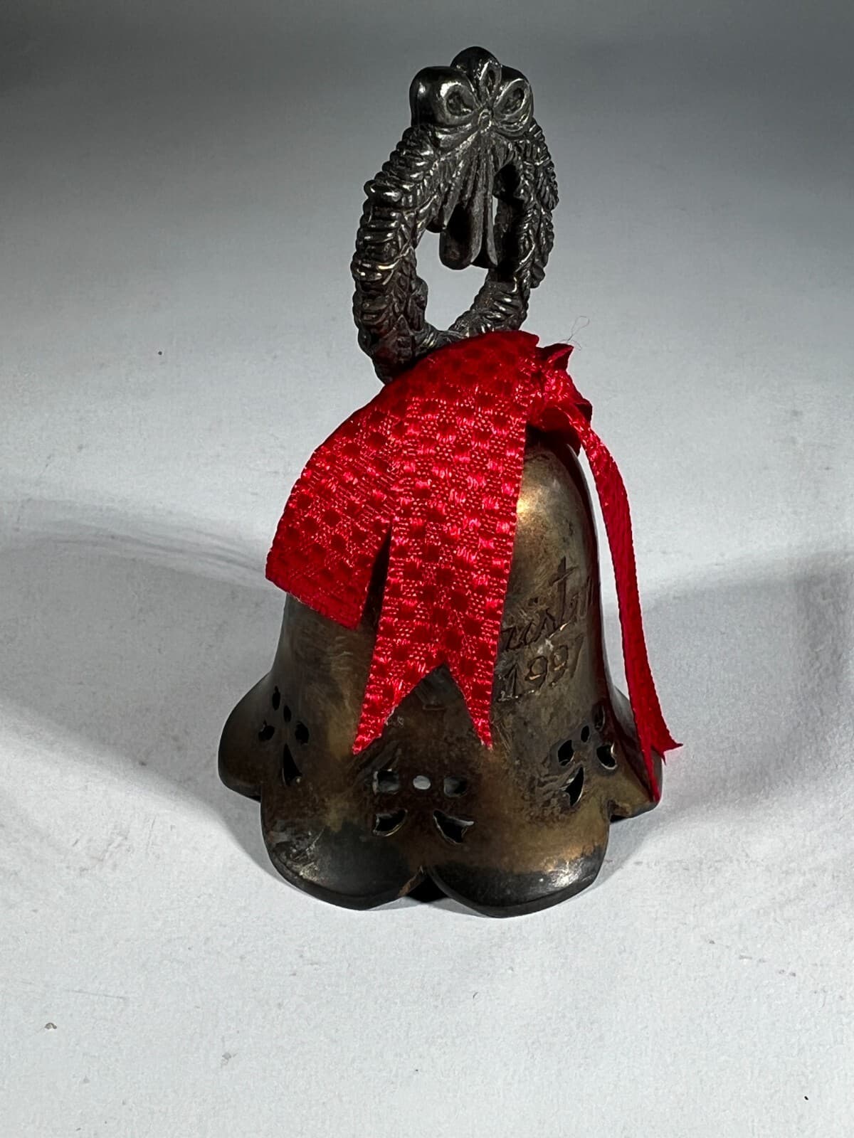 Vintage Christmas Red Ribbon Wreath Bell 1997 International Silver Co. - Thumbnail 6