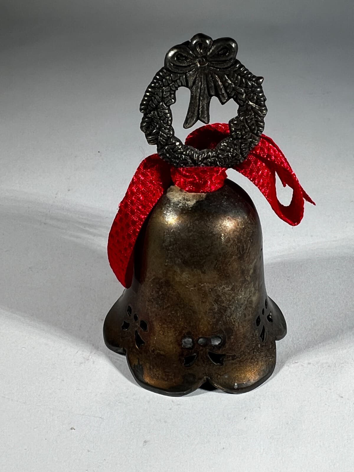 Vintage Christmas Red Ribbon Wreath Bell 1997 International Silver Co. - Thumbnail 4