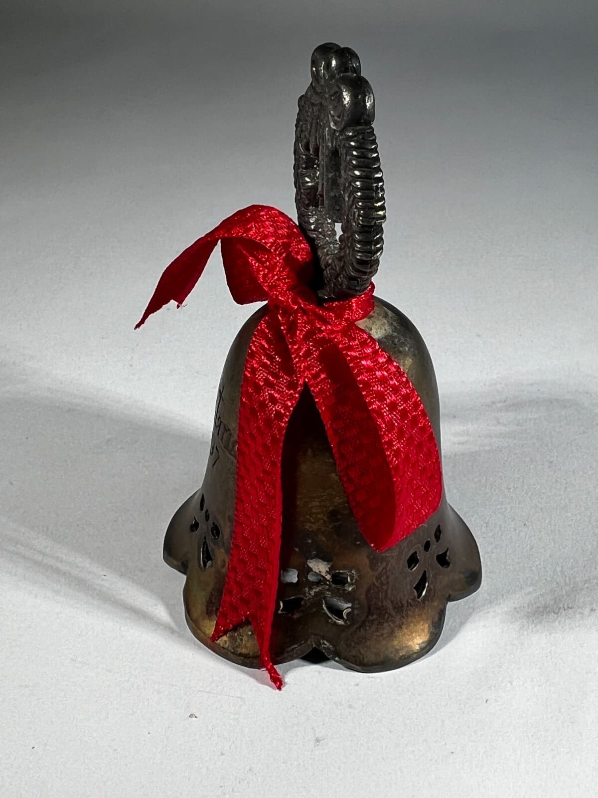 Vintage Christmas Red Ribbon Wreath Bell 1997 International Silver Co. - Thumbnail 2