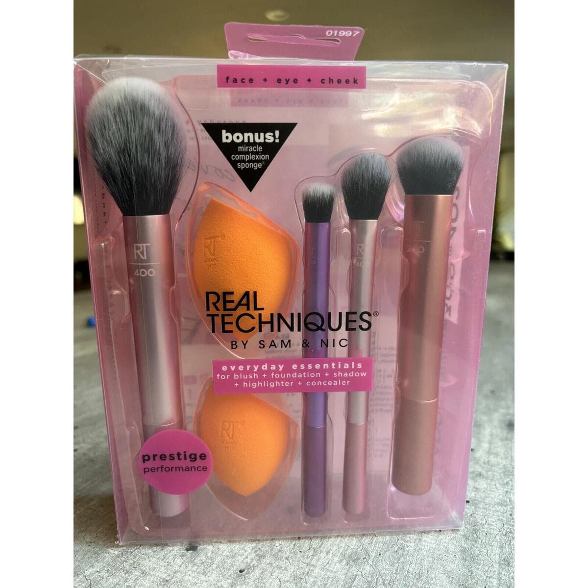 Open Box- Real Techniques 6 Piece Everyday Essentials Makeup Brush Set