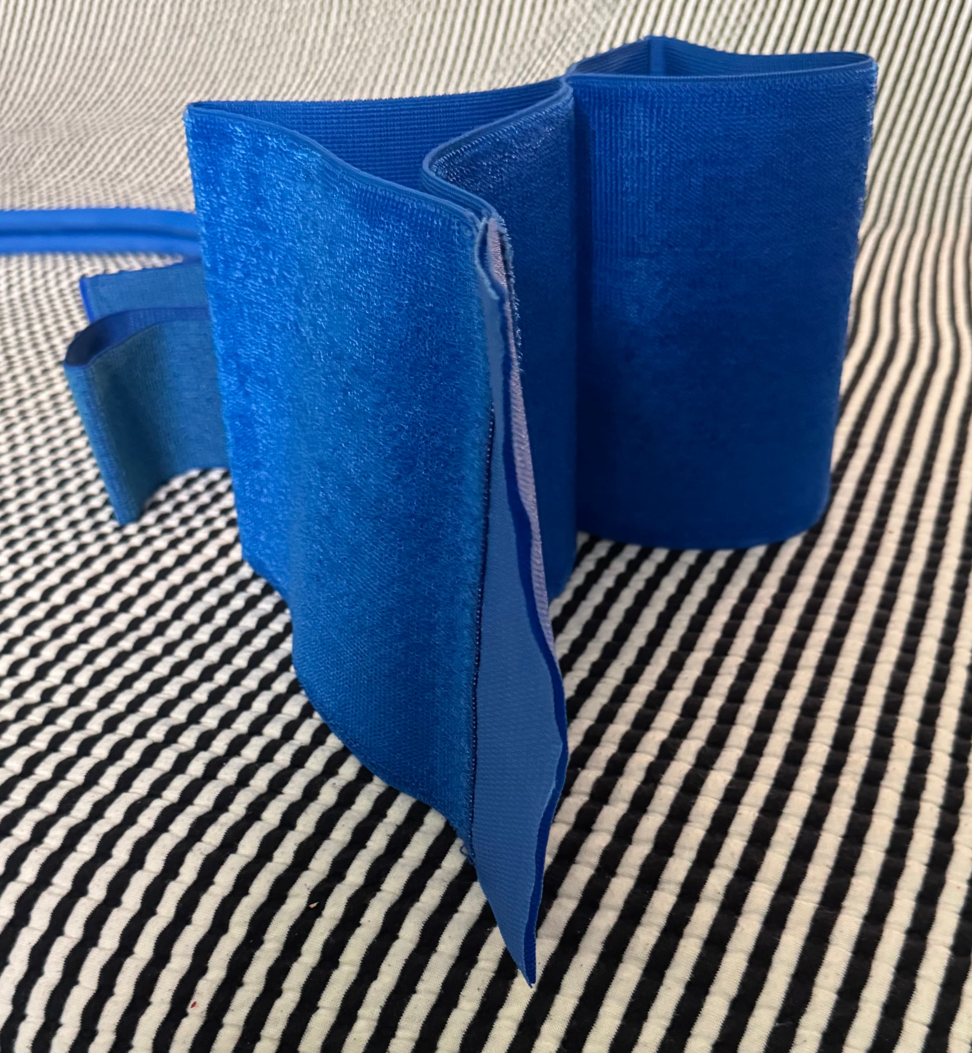Polar Active Ice Replacement Therapy Pad and Adjustable Wrap Strap - Thumbnail 9