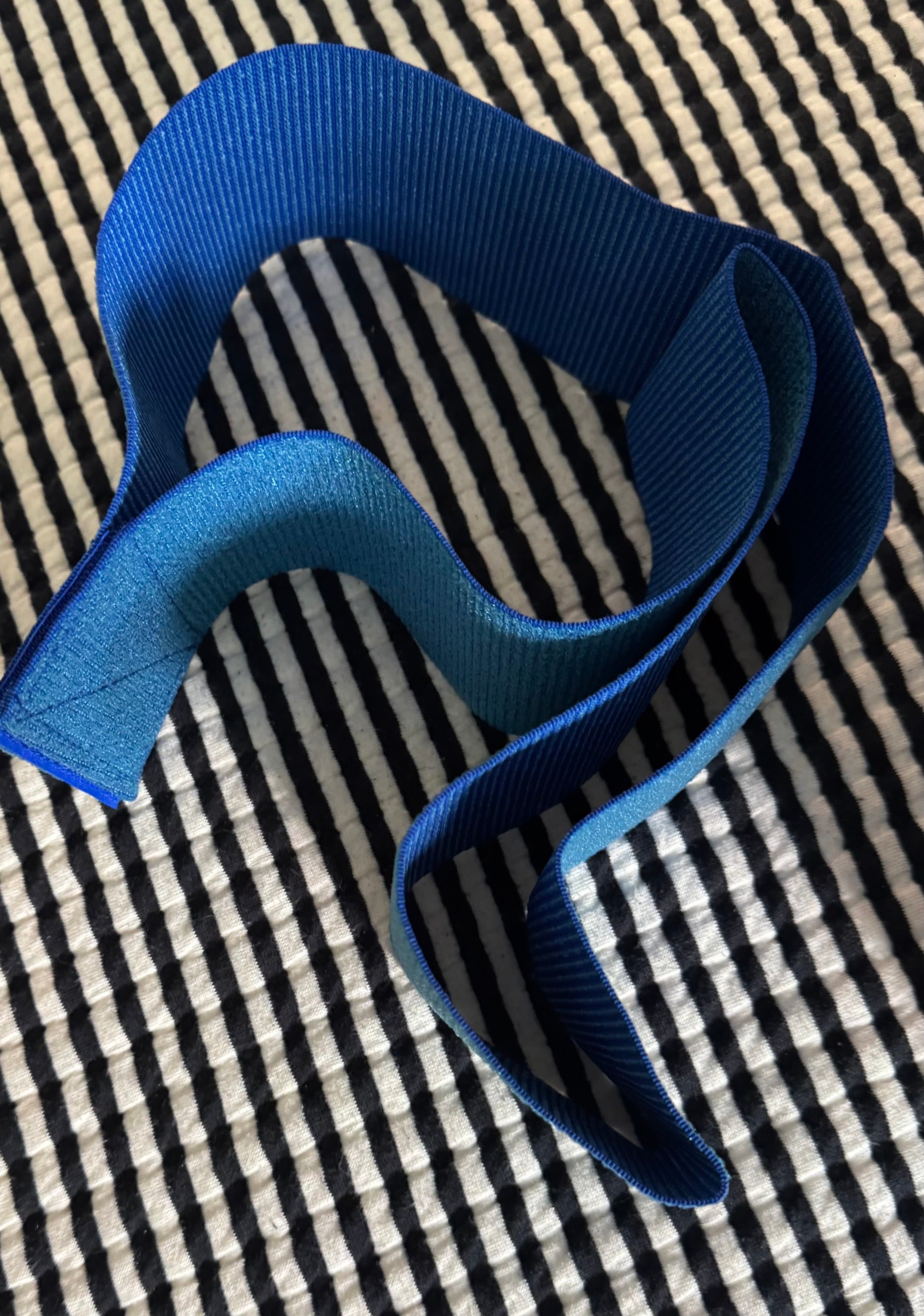 Polar Active Ice Replacement Therapy Pad and Adjustable Wrap Strap - Thumbnail 7