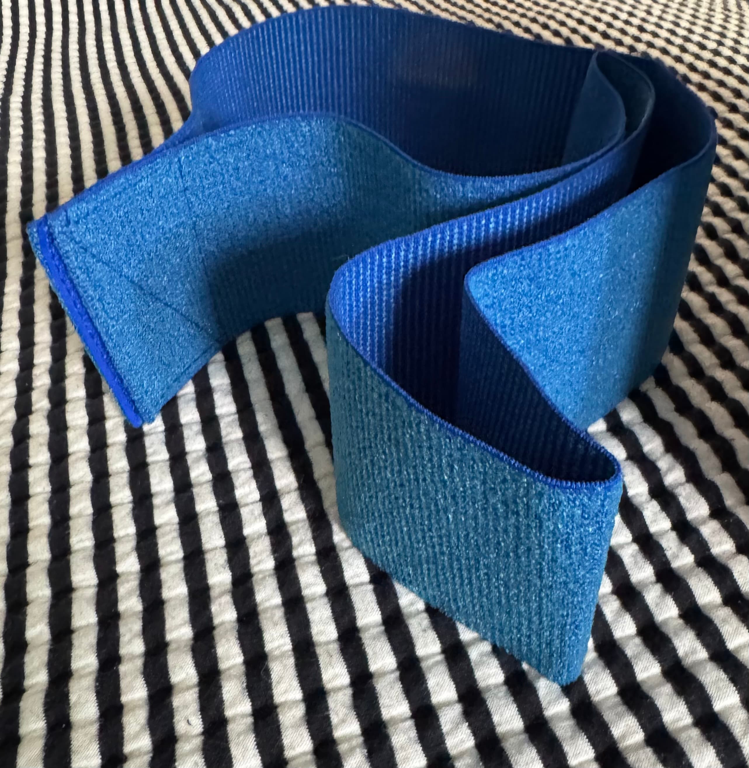 Polar Active Ice Replacement Therapy Pad and Adjustable Wrap Strap - Thumbnail 8