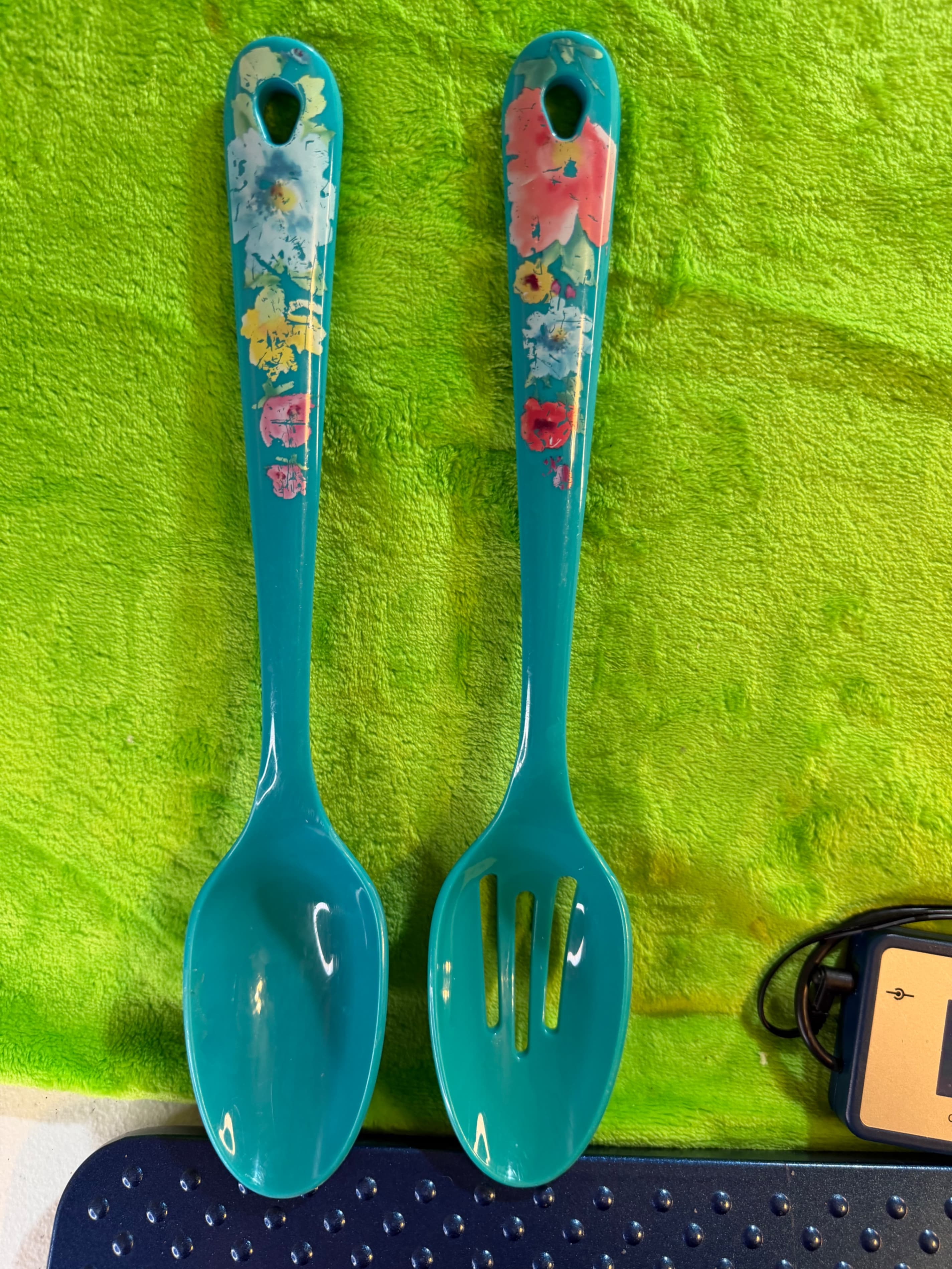 Blue Pioneer Woman Spoon set with Floral Design - Thumbnail 3