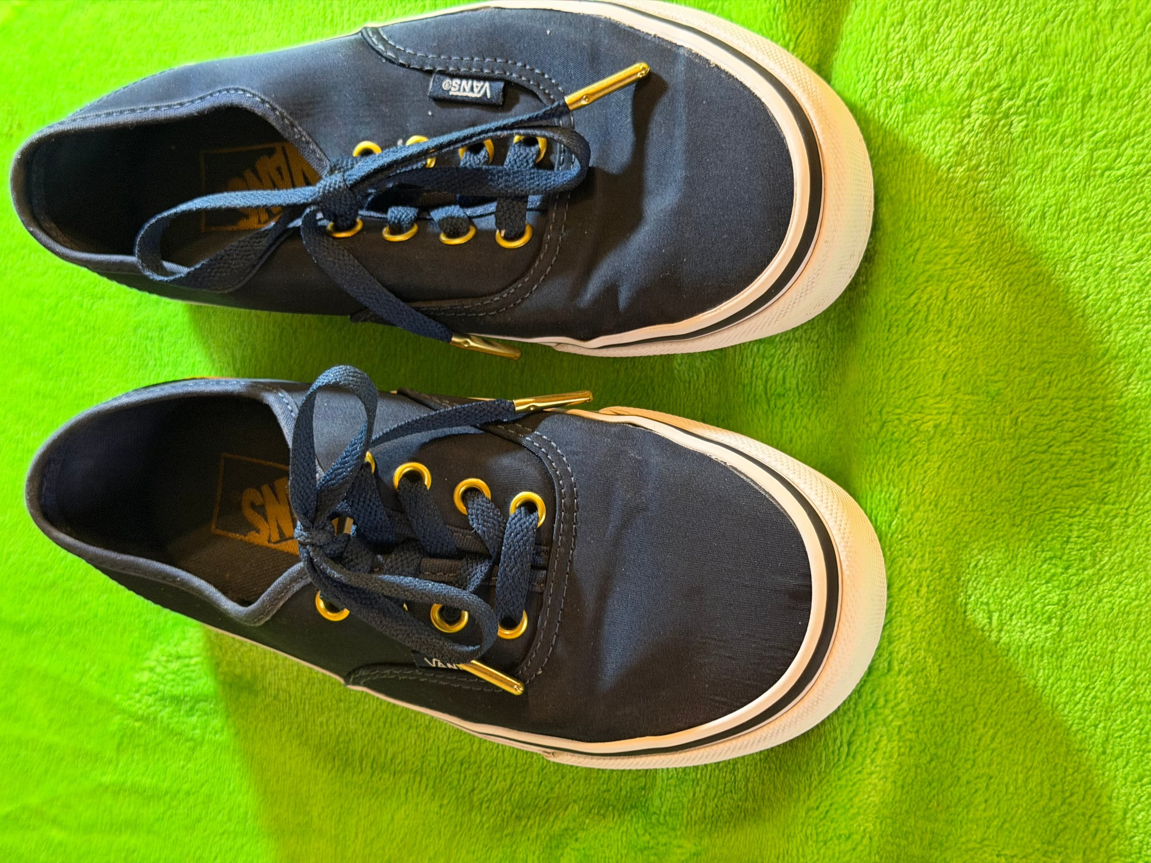 Navy Pair of Vans shoes US Men's size 5.5 / US Women's size 7.0 - Thumbnail 2
