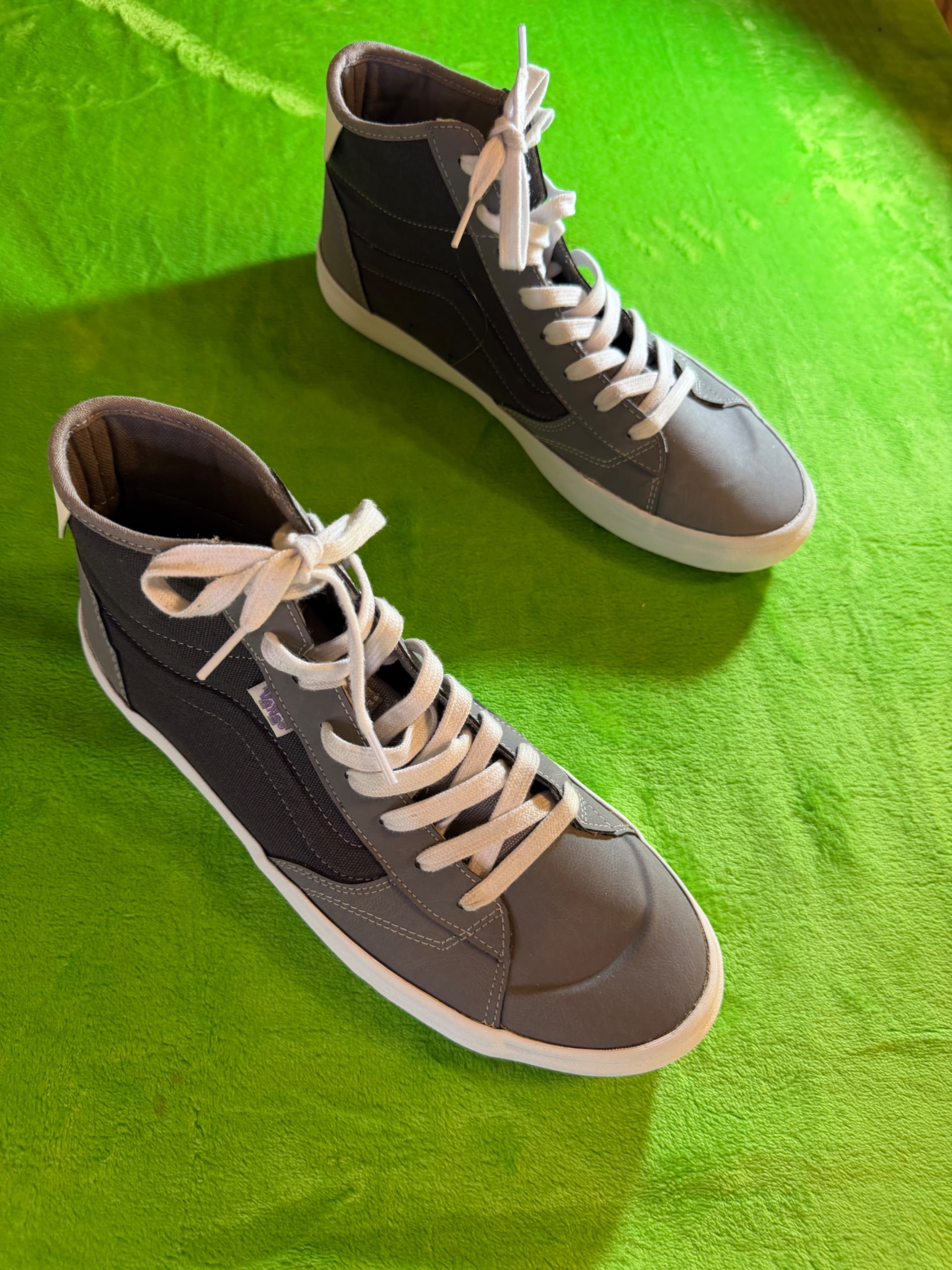 Vans The Lizzie high-top sneakers 10.5/12 in a Frost Gray and Asphalt colorway - Thumbnail 2