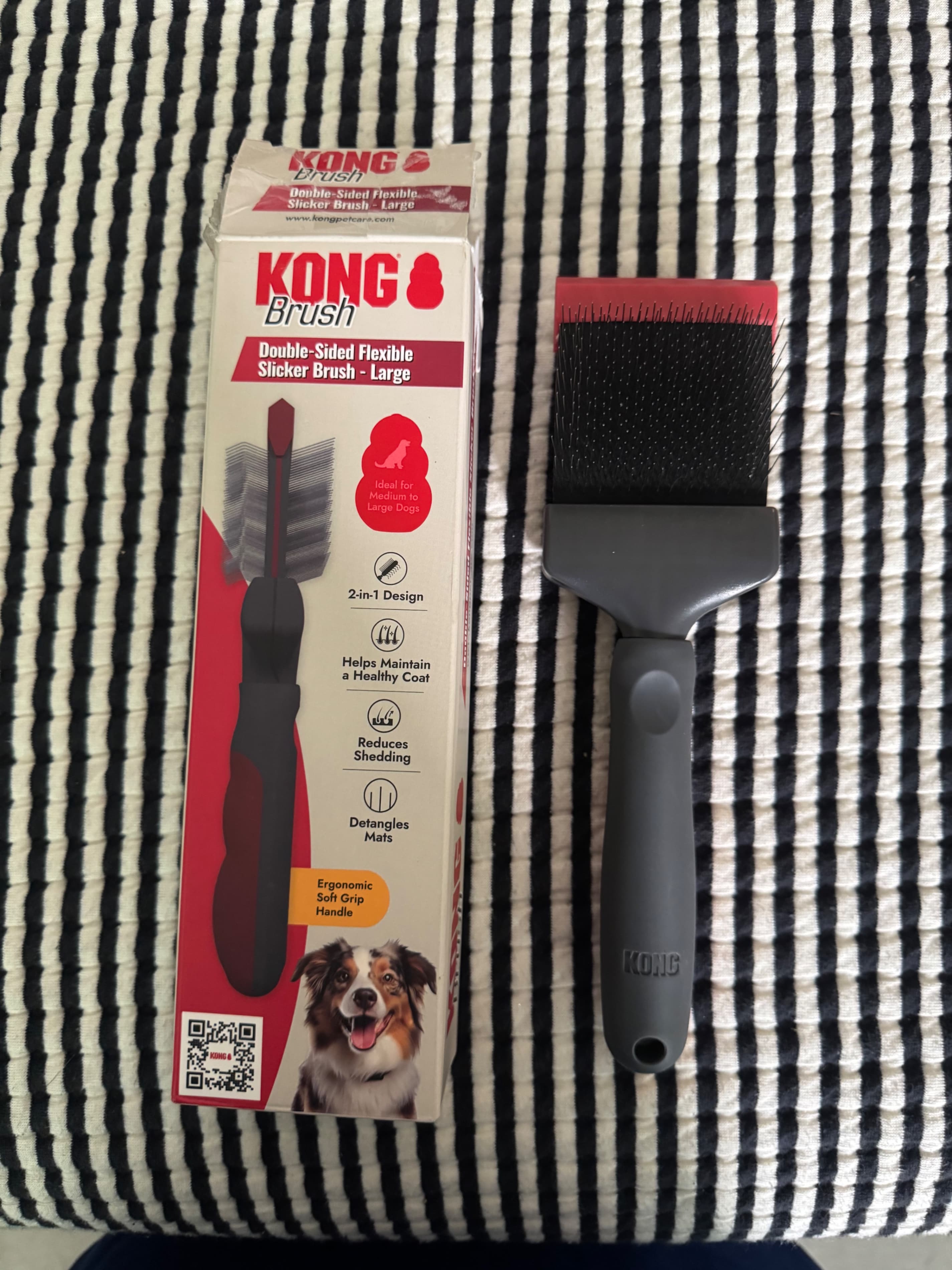 Kong Dog Brush with Dual Brush and Sticker Removal Brush Tool- Red - Thumbnail 6