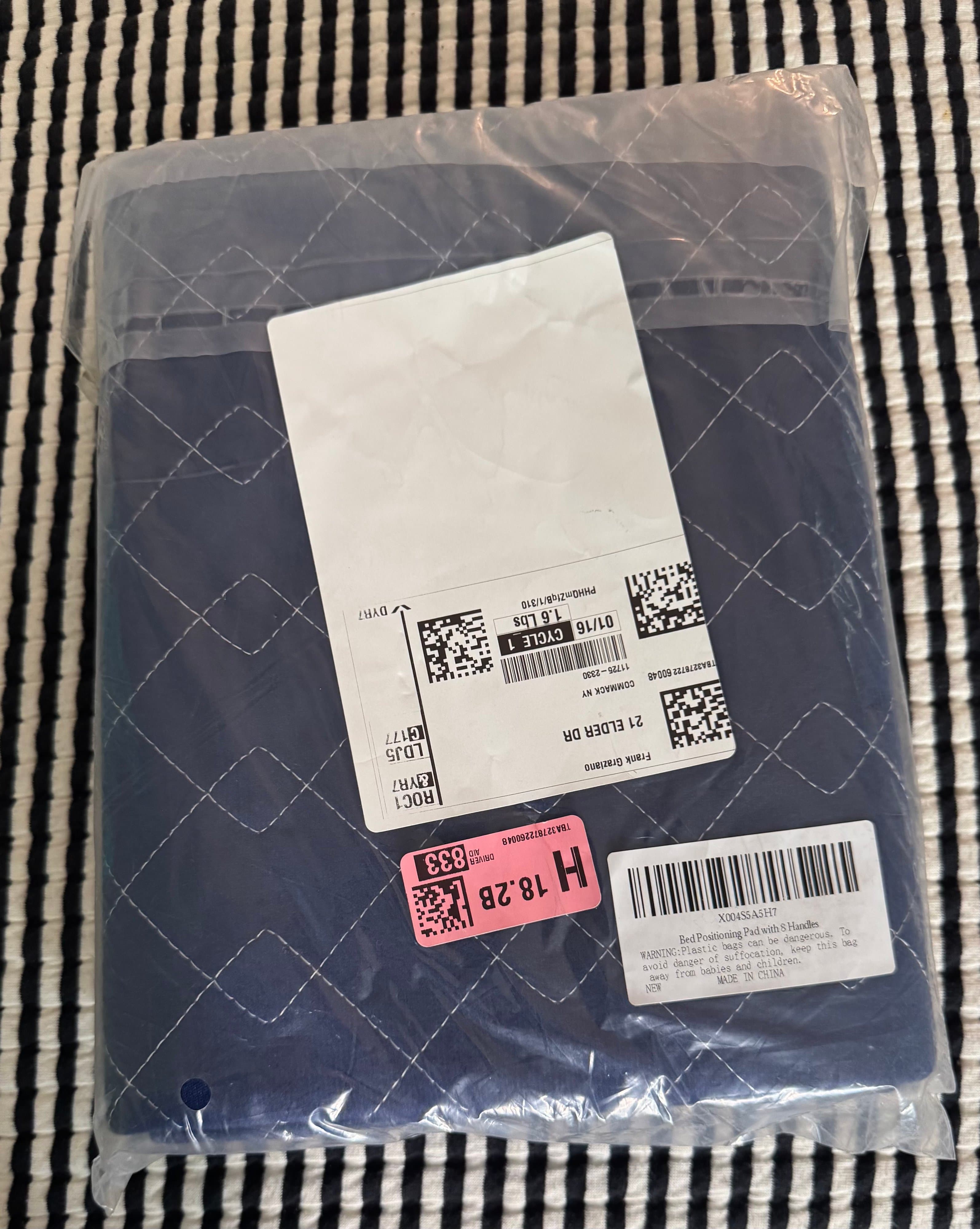 Blue Incontinence Bed Pad with Positioning Handles P - Thumbnail 3