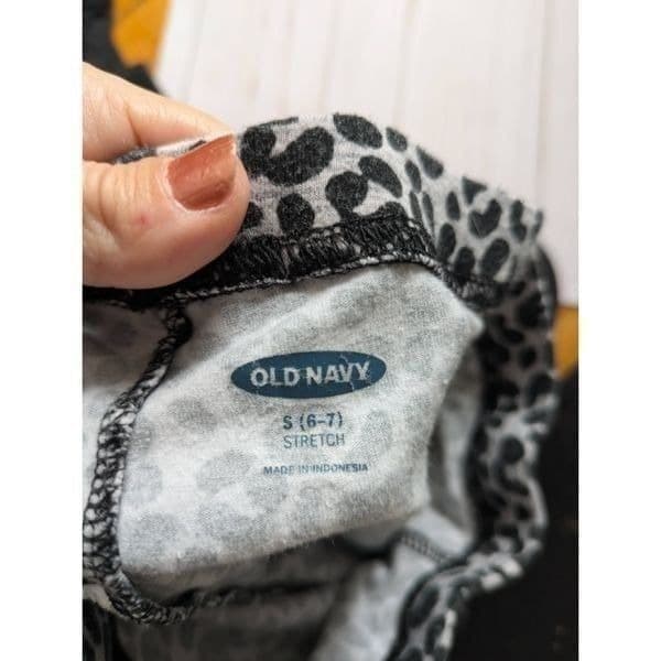 Old Navy Girls Leopard Print Stretch Shorts - Thumbnail 3