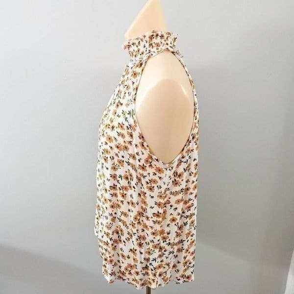 Francesca's Brinn Floral Keyhole Tank Top NWT - Thumbnail 4