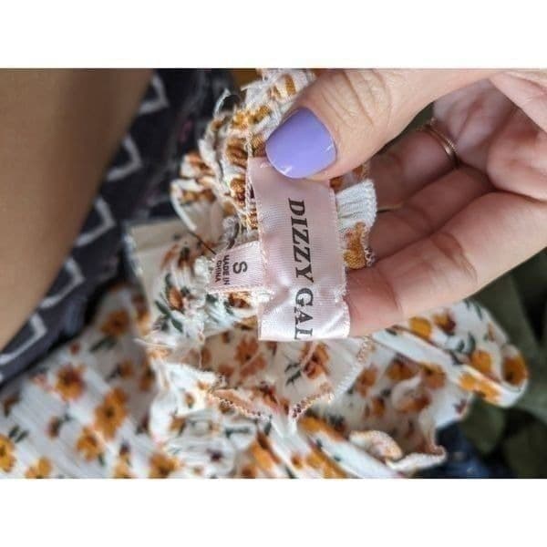 Francesca's Brinn Floral Keyhole Tank Top NWT - Thumbnail 8