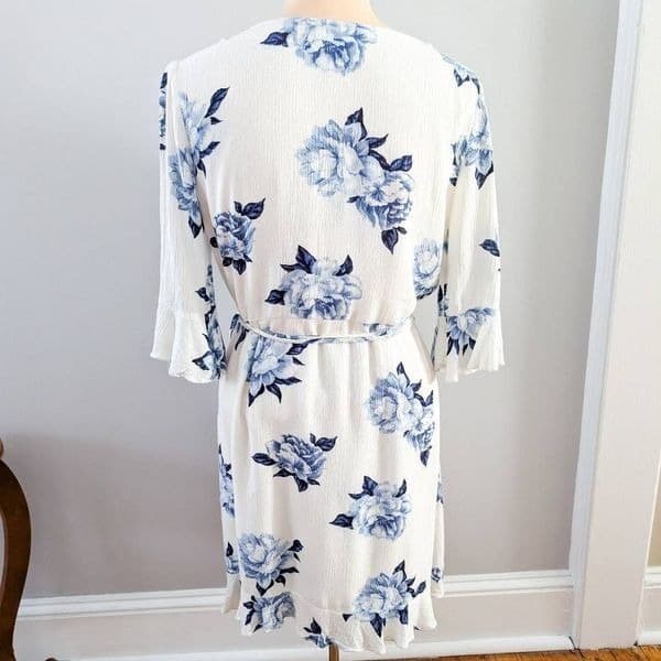 Lulus Pretty Peony Blue and White Floral Print Wrap Dress - Thumbnail 6