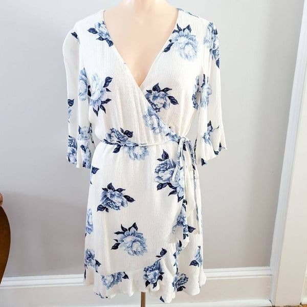Lulus Pretty Peony Blue and White Floral Print Wrap Dress - Thumbnail 5