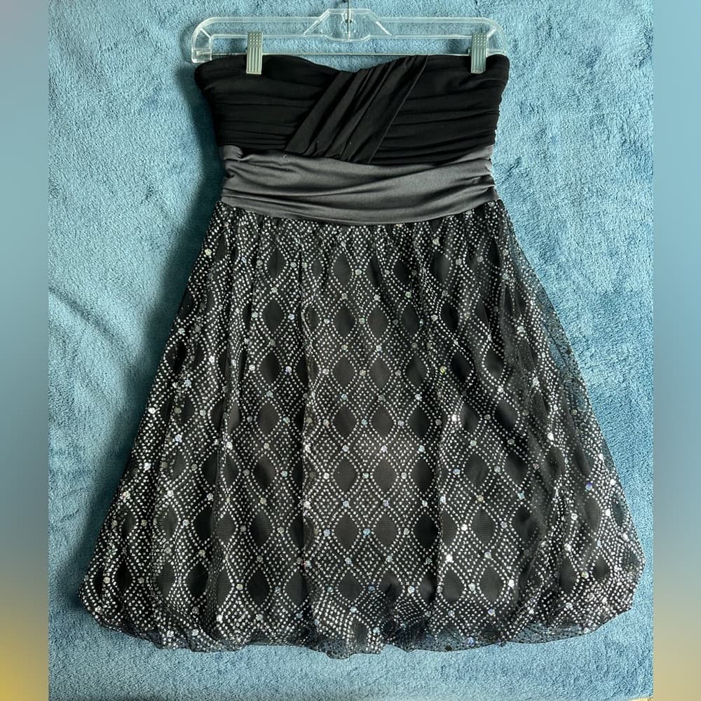 Elegant Holiday Dress - Thumbnail 4