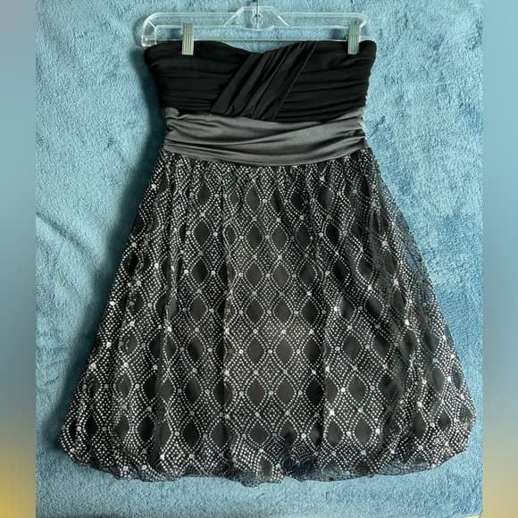 Elegant Holiday Dress - Thumbnail 5