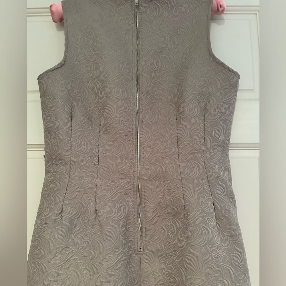 Elegant Textured Sleeveless Dress with Necklace Detail - Thumbnail 3