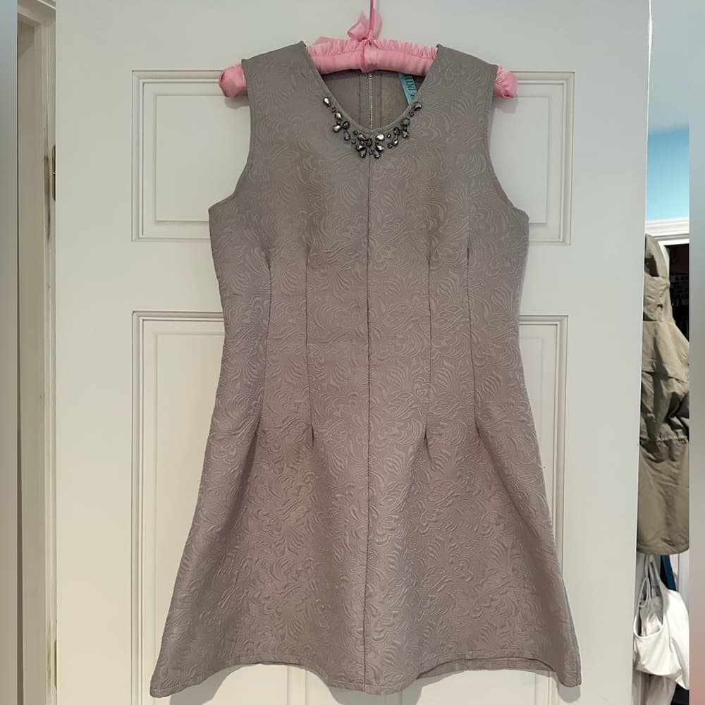 Elegant Textured Sleeveless Dress with Necklace Detail - Thumbnail 5