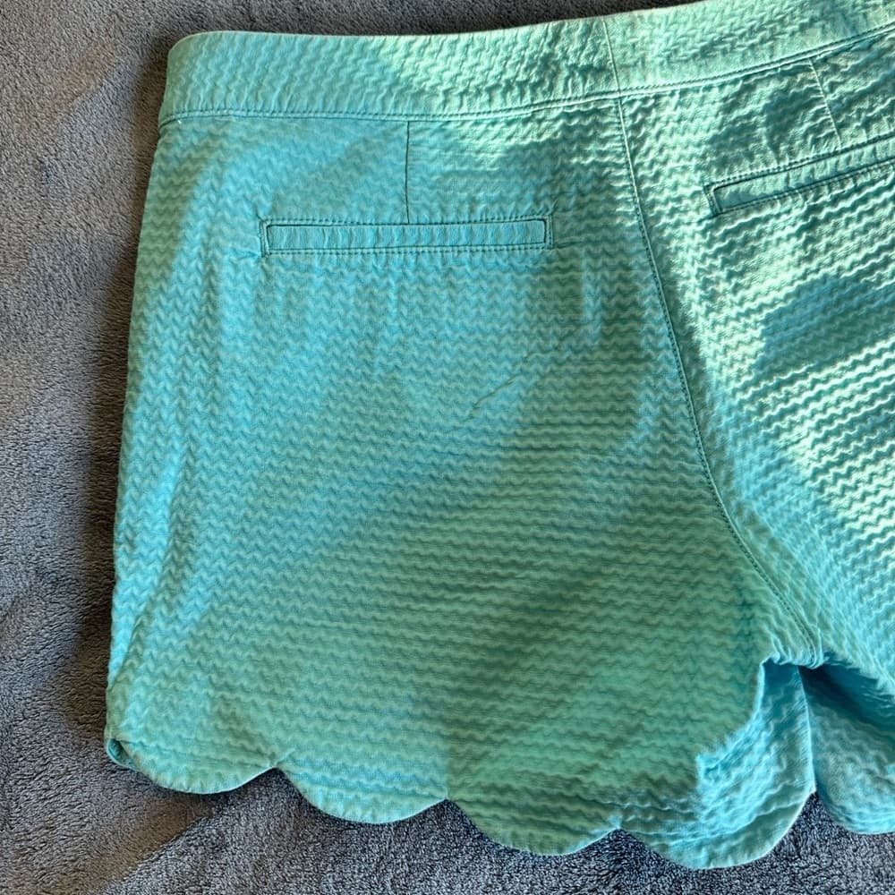 EUC Lilly Pulitzer Scalloped Women Shorts - Thumbnail 2