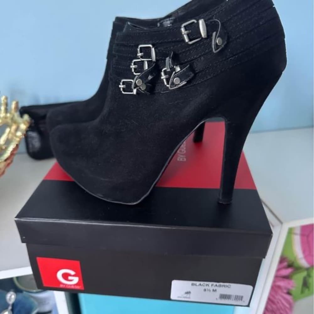 Like New Guess Ankle Boots - Thumbnail 2