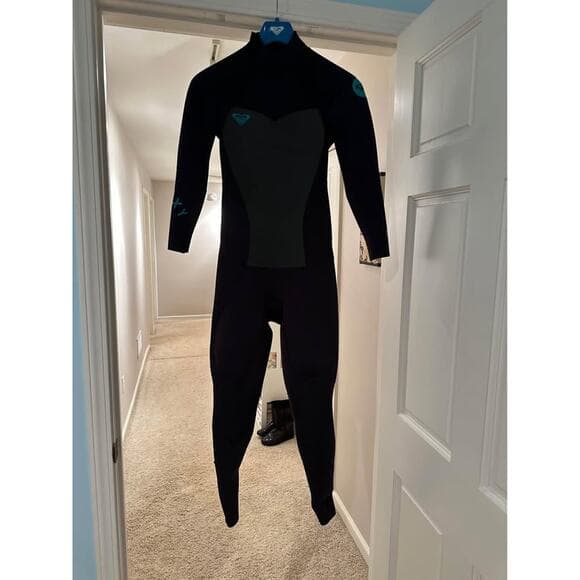 Like New Roxy 5/4/3 Wetsuit Size 6 - Thumbnail 11