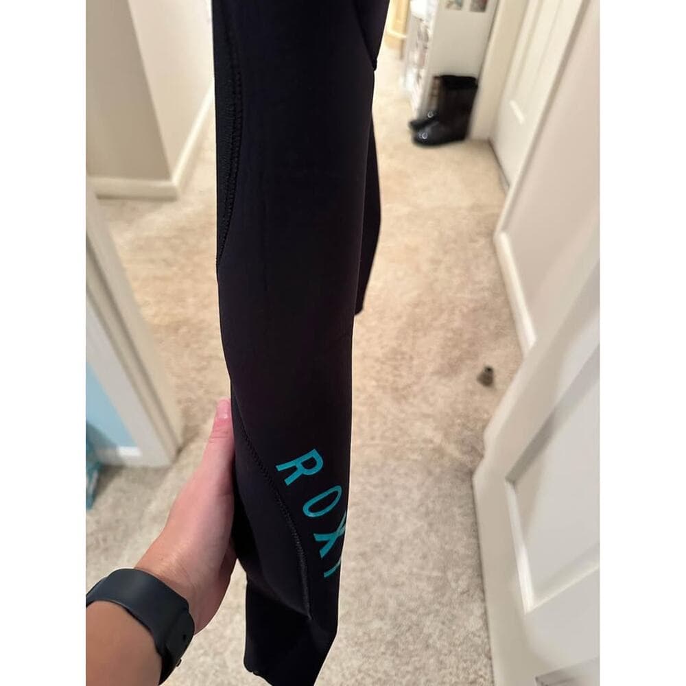 Like New Roxy 5/4/3 Wetsuit Size 6 - Thumbnail 5