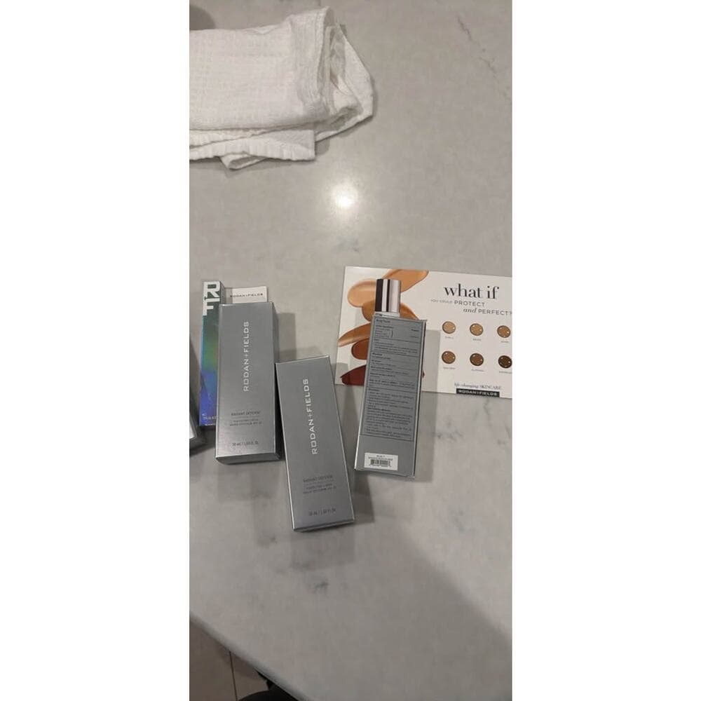Sealed Rodan + Fields Broad Spectrum SPF Foundation in Almond - Thumbnail 2