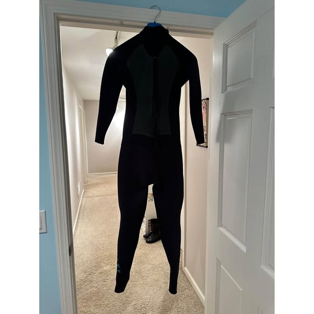 Like New Roxy 5/4/3 Wetsuit Size 6 - Thumbnail 2