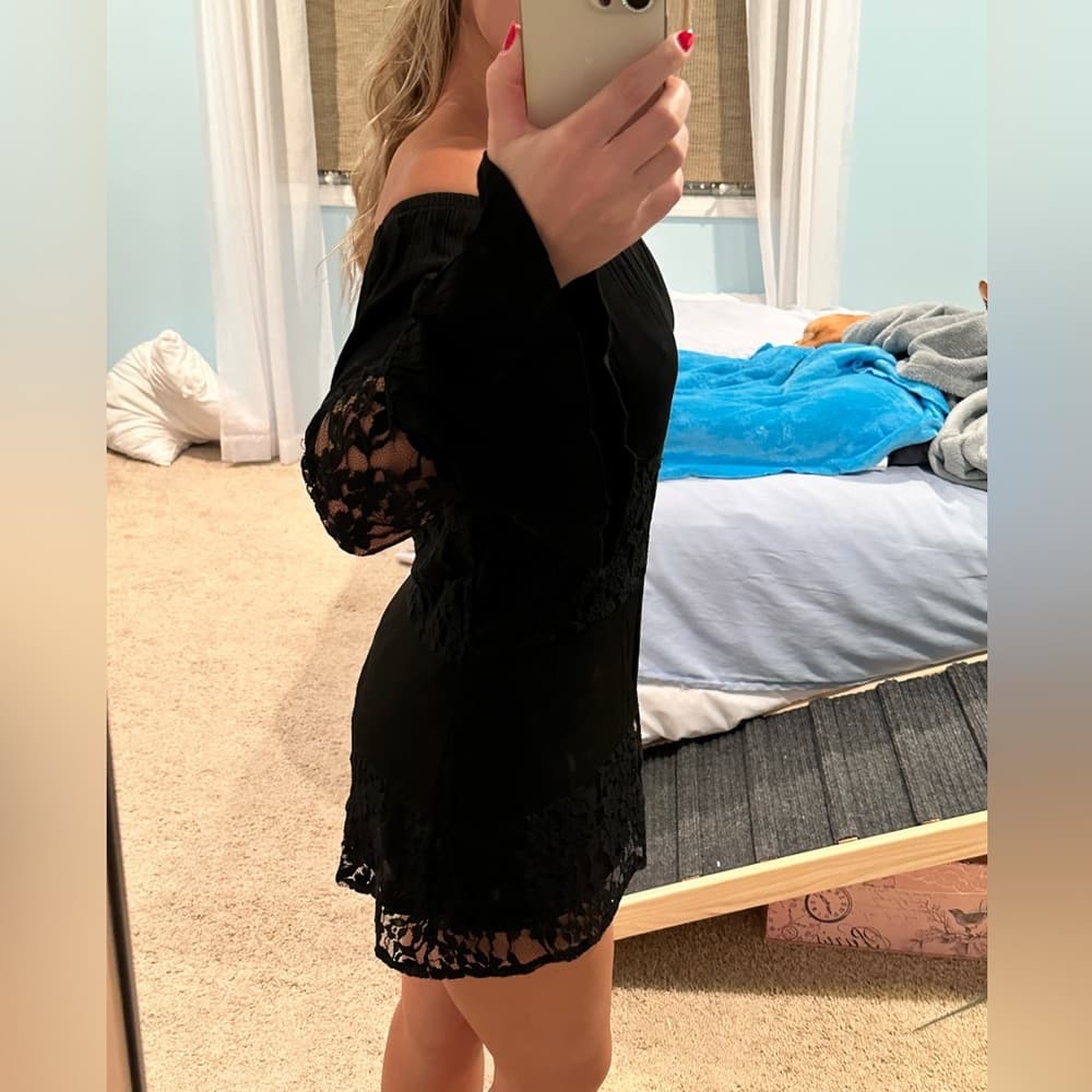 Francesca's Collections Black Long Sleeve Dress - Thumbnail 2