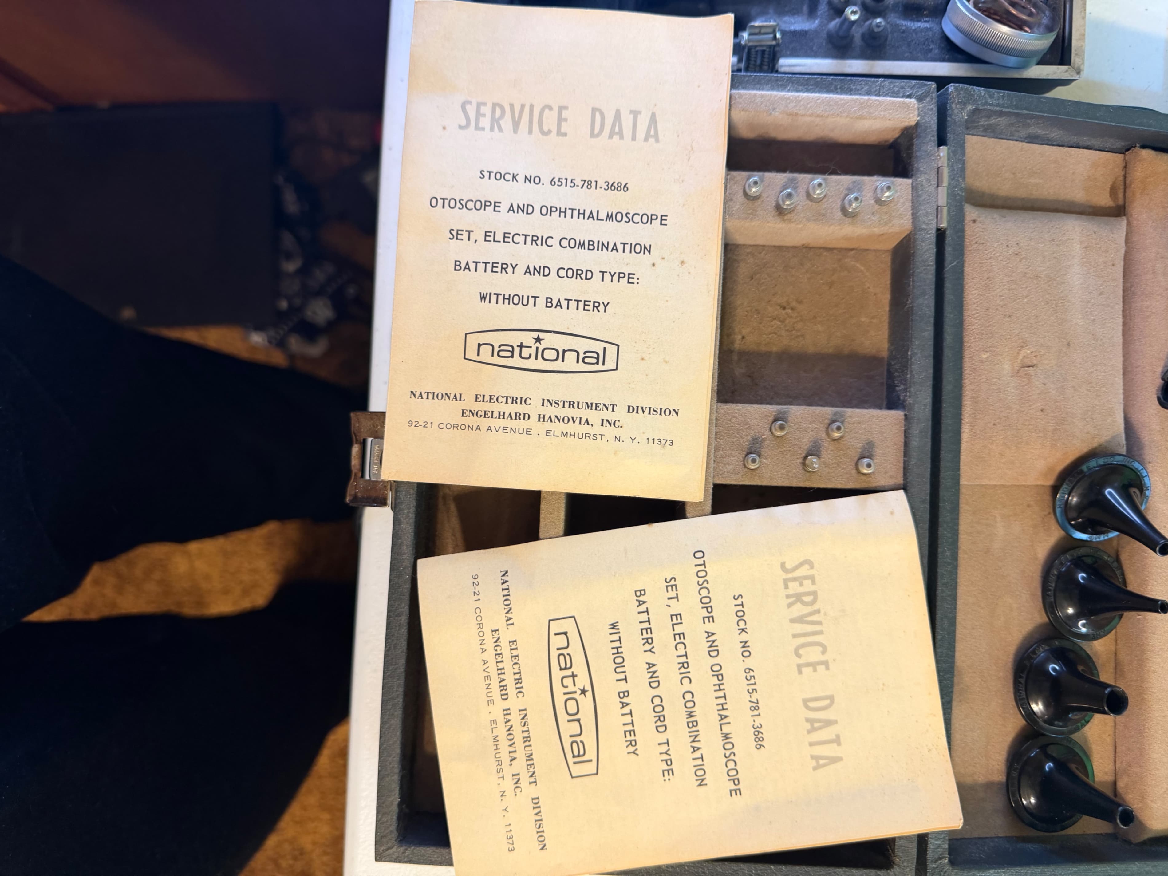 Vintage 1967 US Military Otoscope Ophthalmoscope Set Vietnam Era Original Docs - Thumbnail 2